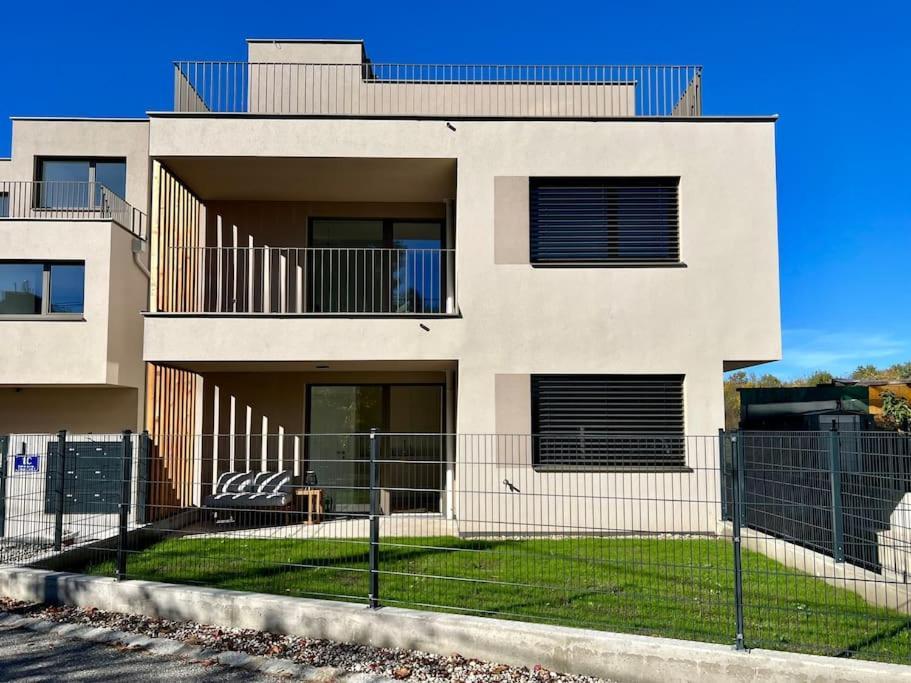 Modern Gardenia_gartenwohnung Alte Donau Apartamento